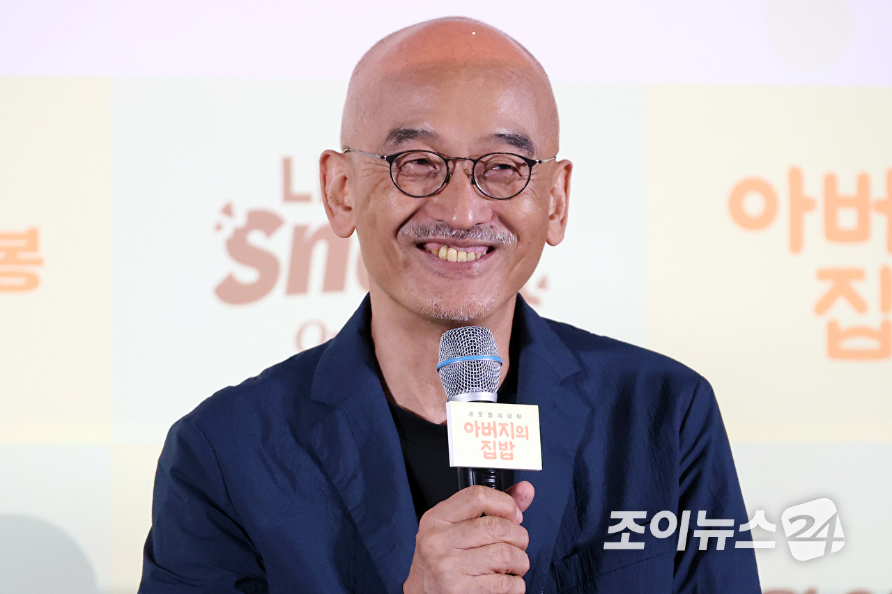이준익 감독이 3일 오후 서울 송파구 롯데시네마 월드타워점에서 진행된 영화 '아버지의 집밥'(감독 이준익) 언론시사회에 참석해 소감을 말하고 있다. [사진=문수지 기자]