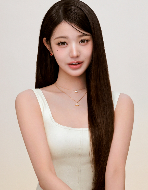 아이브 장원영이 불가리 앰배서더로 발탁됐다. [사진=불가리 ]