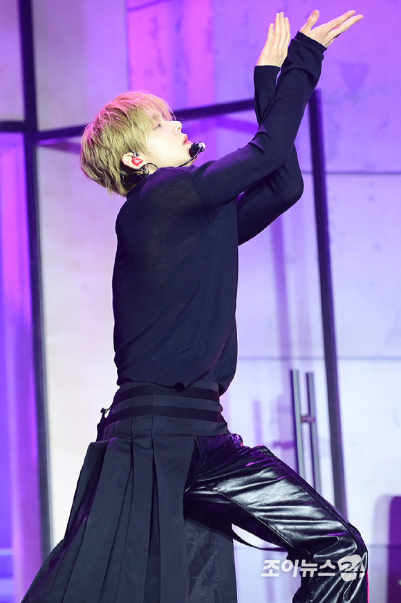 [포토] 투바투 연준, 황홀한 무대