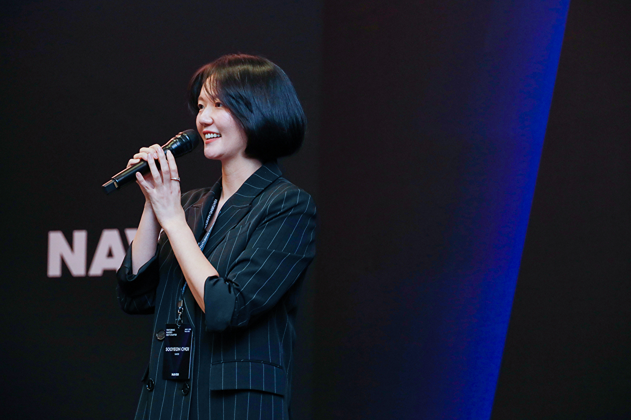 5일(현지시간) 미국 실리콘밸리에서 네이버 창업자 이해진 이사회 의장이 현지 투자 법인 '네이버벤처스' 네트워킹 행사에 참여해 발표하고 있다. [사진=네이버]