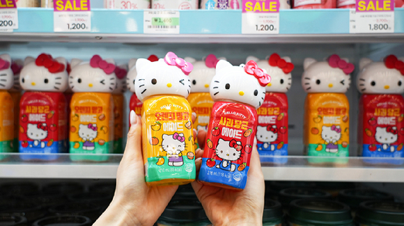 SSG닷컴은 영패션 브랜드 랩(LAP)과 한국프로야구(KBO)가 협업한 패션 굿즈를 예약 판매한다. [사진=SSG닷컴]