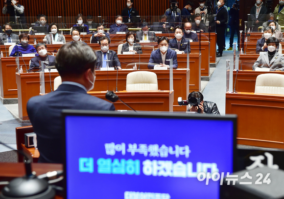 더불어민주당 의원총회가 11일 서울 여의도 국회 예산결산특별위원회 회의장에서 열린 가운데 윤호중 비상대책위원장이 발언하고 있다. [사진=김성진 기자]