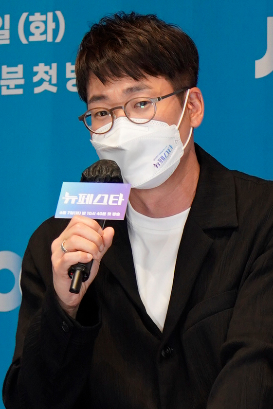 조효진 CP가 7일 온라인으로 진행된 JTBC 신규 음악예능프로그램 '뉴페스타' 제작발표회에 참석해 소감을 말하고 있다. [사진=JTBC]