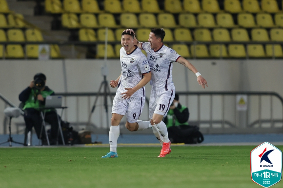 김천 상무의 조규성이 득점 이후 기뻐하고 있다. [사진=한국프로축구연맹]