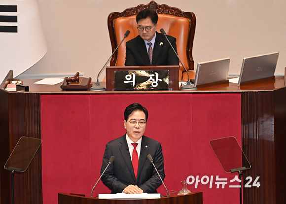 송언석 국민의힘 원내대표가 10일 서울 여의도 국회 본회의에서 교섭단체 대표 연설을 하고 있다. [사진=곽영래 기자]