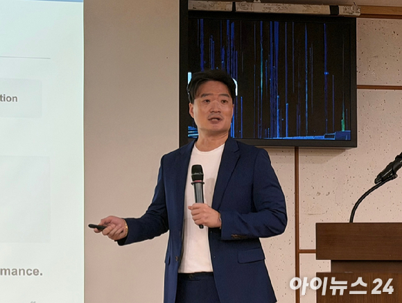 류제명 과기정통부 제2차관이 22일 서울 여의도 국회의원회관에서 열린 '지속 가능한 디지털 생태계를 위한 글로벌 포럼'에서 축사를 하고 있다. [사진=최효경 기자]