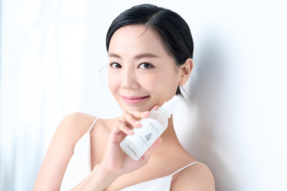 고은아가 화장품 브랜드 롤리슈브의 모델로 발탁됐다. [사진=네프랩 ]