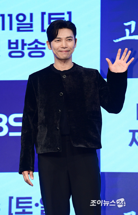 배우 지승현이 9일 오후 서울 구로구 더세인트에서 열린 KBS 2TV '고려거란전쟁' 제작발표회에서 포즈를 취하고 있다. [사진=정소희 기자]