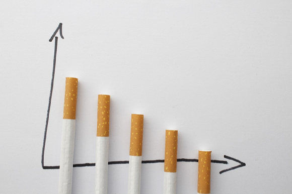 하루 10개비 이상 담배를 피우는 남성이 비흡연 남성보다 남성형 탈모를 겪을 확률이 2배 이상 높다는 연구 결과가 나왔다. 기사 이해를 돕기위한 사진. [사진=픽사베이]