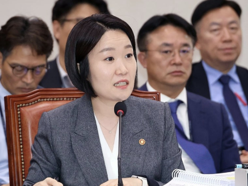 이소영 중소벤처기업부 장관이 7일 국회에서 열린 산업통상자원중소벤처기업위원회 국정감사에 출석해 의원 질의에 답하고 있다. [사진=연합뉴스]