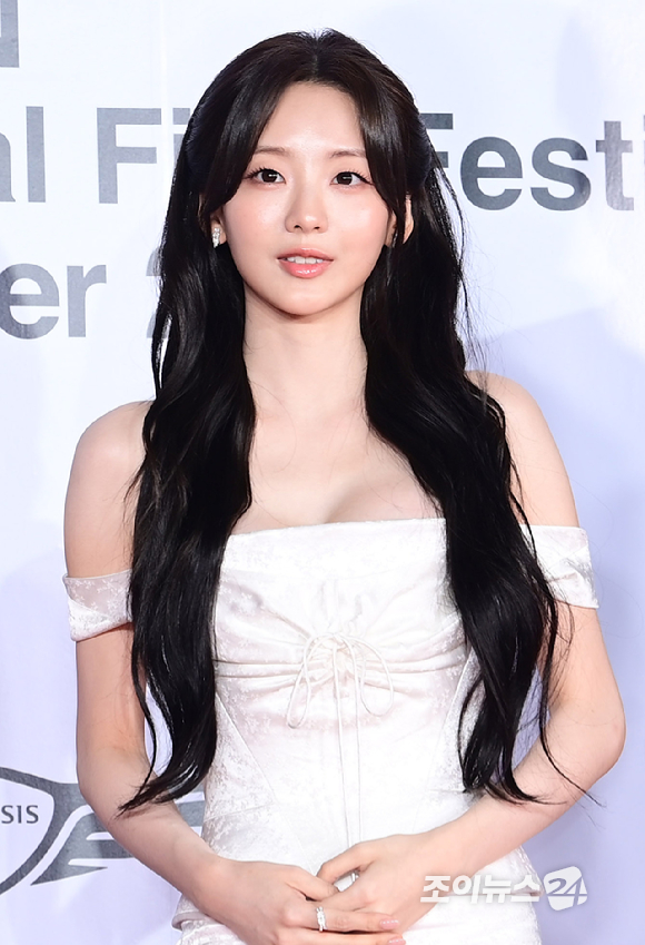 '최종면접' 배우 조이현이 6일 부산 해운대구 영화의전당에서 열린 제31회 부산국제영화제 개막식 레드카펫 행사에 참석하고 있다. [사진=정소희 기자]