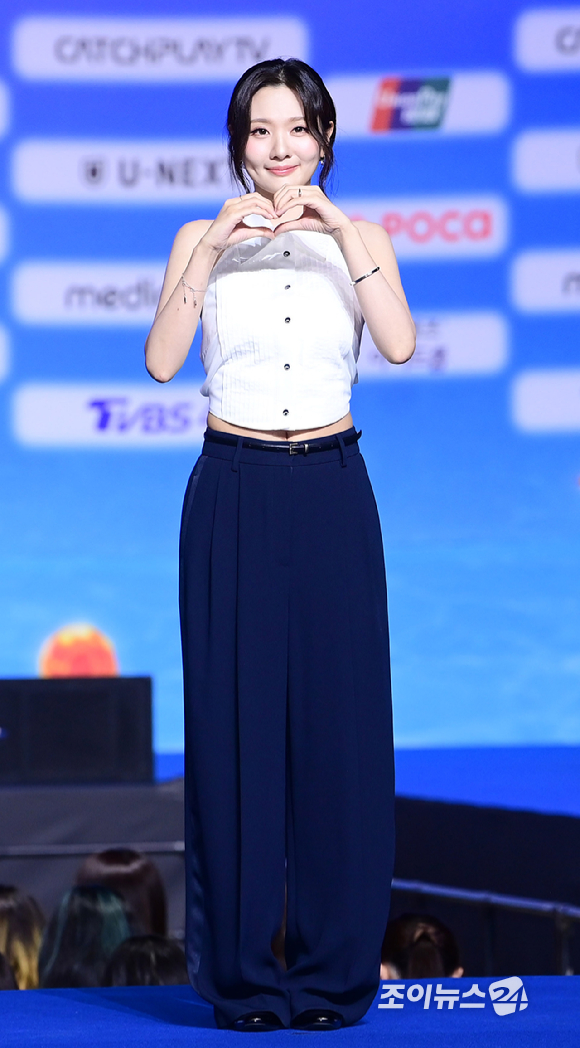 가수 볼빨간사춘기(안지영)가 9일 오후 경기도 일산 킨텍스에서 열린 2026 SBS 가요대전 Summer 블루카펫 행사에 참석하고 있다. [사진=정소희 기자]