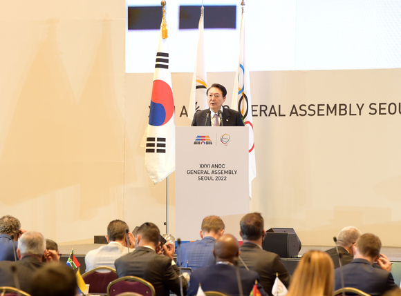 윤석열 대통령이 서울에서 열린 '2022 제26차 ANOC서울총회'(XXVI ANOC GENERAL ASSEMBLY SEOUL 2022)에 참석해 축사를 전하고 있다. [사진=대한체육회]