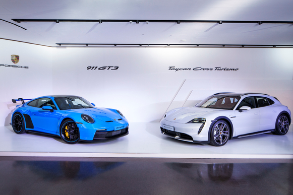 포르쉐코리아가 '타이칸 크로스 투리스모'와 신형 '911 GT3'를 국내 공식 출시한다. [사진=포르쉐코리아]