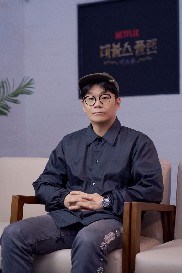 정종연 PD가 27일 서울 모처에서 진행된 넷플릭스 '데블스 플랜: 데스룸' 종영 기념 인터뷰에서 포즈를 취하고 있다. [사진=넷플릭스]
