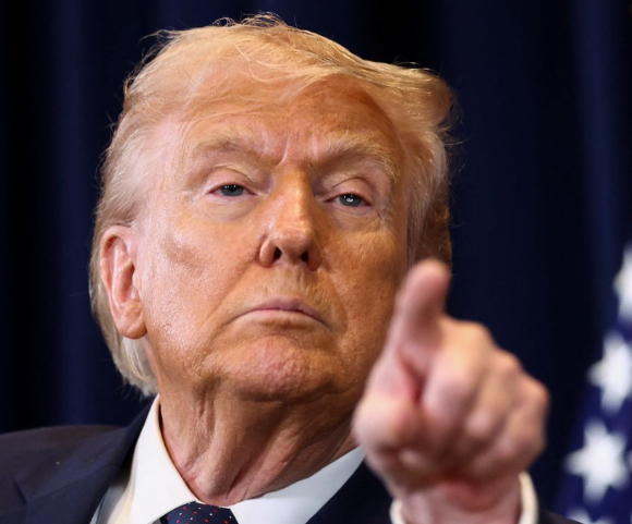 도널드 트럼프 미국 대통령이 플로리다주 마이애미의 '트럼프 내셔널 도랄 리조트'에서 기자회견을 하고 있다. [사진=로이터/연합뉴스]