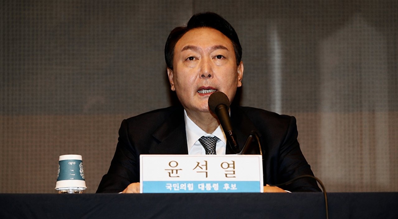 2021년 12월 14일 오전 당시 국민의힘 윤석열 대선후보가 서울 중구 프레스센터 국제회의장에서 열린 관훈클럽 초청 토론회에서 발언하고 있다. 2021.12.14 [사진=연합뉴스]