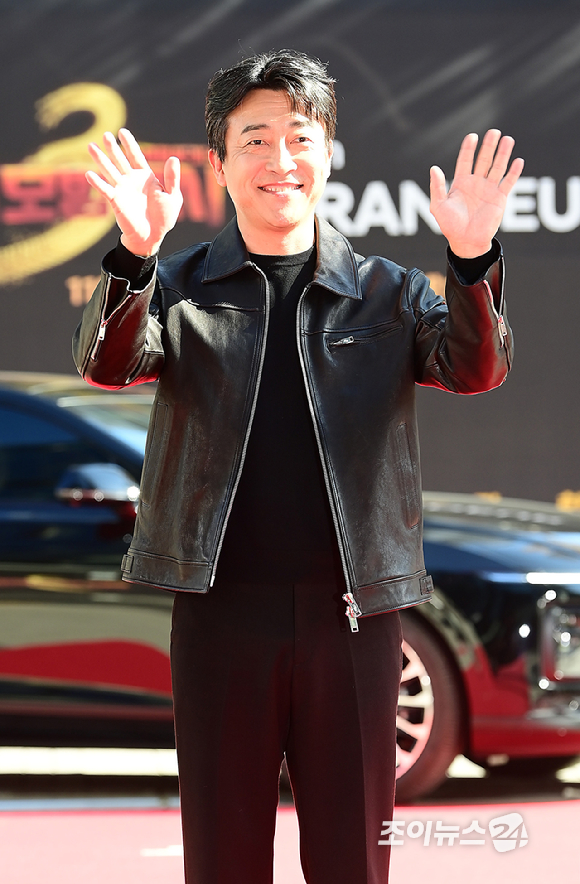 배우 장혁진이 18일 오후 서울 양천구 목동 SBS 정문에서 열린 SBS 새 금토드라마 '모범택시3' 레드카펫 포토행사에 참석하고 있다. [사진=정소희 기자]