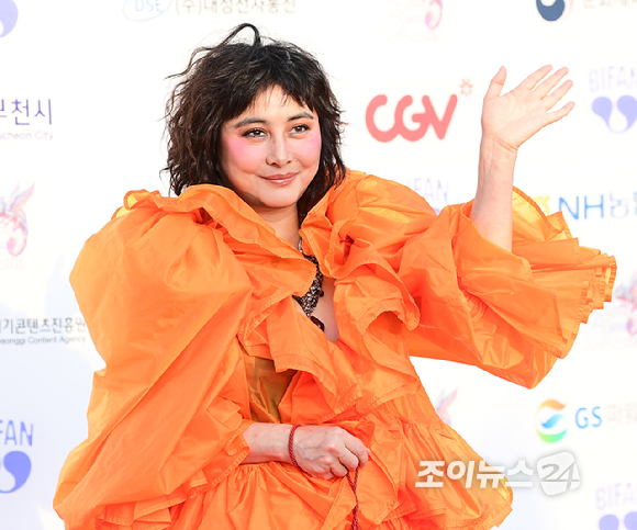 홍콩 배우 조시 호가 2일 경기도 부천시 원미구 부천시청 잔디광장에서 진행된 제30회 부천국제판타스틱영화제(BIFAN) 레드카펫 행사에 참석하고 있다. [사진=정소희 기자]