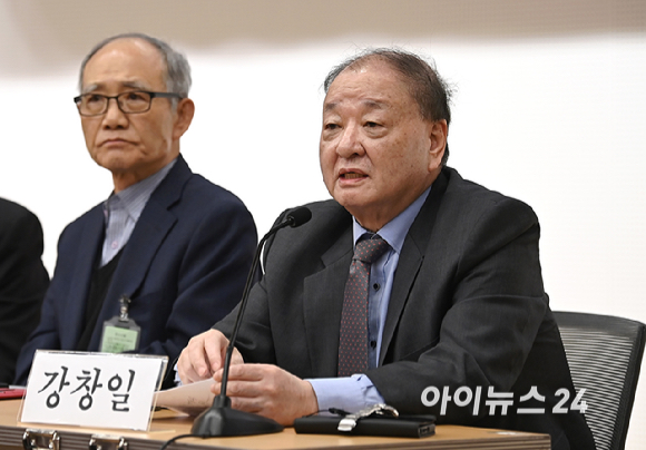 강창일 전 주일대사가 2일 오후 서울 여의도 국회도서관 대강당에서 'K민주주의와 한반도평화'라는 주제로 열린 포럼에서 발언을 하고 있다. [사진=곽영래 기자]