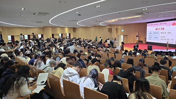 충북대학교 국제교류본부가 8일 외국 연수생을 대상으로 ‘578돌 한글날 기념 글쓰기·말하기 대회’를 열었다. [사진=충북대학교]