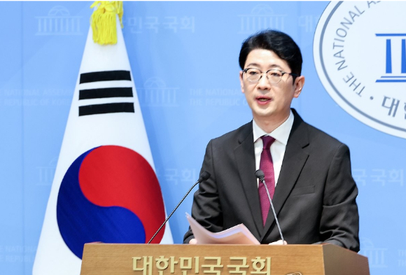 국민의힘 주진우 의원이 14일 국회 소통관에서 더불어민주당 정원오 서울시장 후보의 과거 폭행 사건과 관련, 당시 피해자의 육성 녹음을 확보했다며 내용을 공개하고 있다. [사진=연합뉴스]