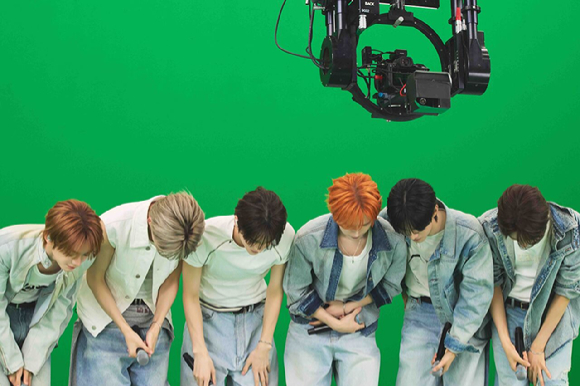 TWS(투어스)의 첫 VR 콘서트 상영 종료 감사 스틸컷 [사진=AMAZE]