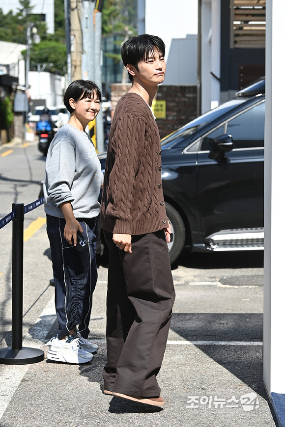 배우 서인국이 26일 오후 서울 용산구 한남동 플래그십 스토어에서 열린 클래식 라이프스타일 브랜드 세르지오 타키니 한남 플래그십 스토어 오픈 기념 포토콜 행사에 참석하고 있다. [사진=문수지 기자]