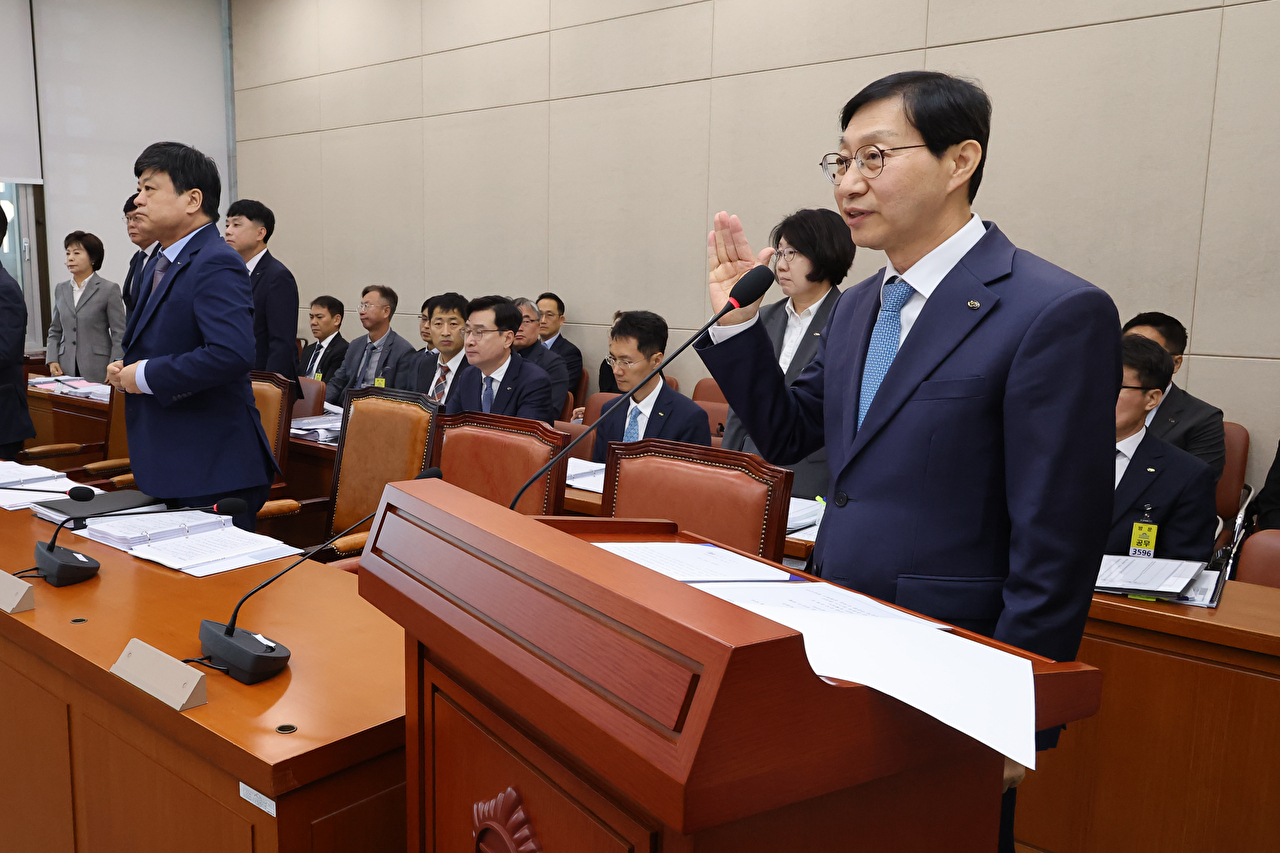 김성주 국민연금공단 이사장이 14일 국회에서 열린 보건복지위원회 국정감사에서 위원 질문에 답하고 있다. 2026.10.14 [사진=연합뉴스]