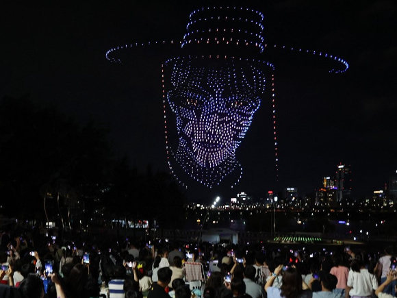 '한국 홍보 전문가' 서경덕 성신여자대학교 교수가 9일 서울 관악구에 위치한 개인 사무실에서 아이뉴스24와 인터뷰를 갖고 있다. [사진=정소희 기자]