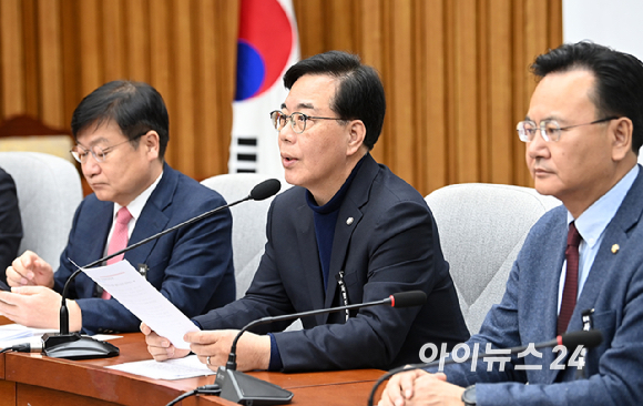 송언석 국민의힘 원내대표가 3일 서울 여의도 국회에서 열린 원내대책회의에서 발언하고 있다. [사진=곽영래 기자]