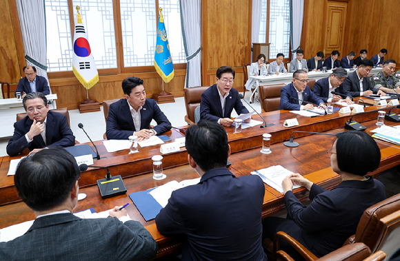 이재명 대통령이 10일 청와대에서 열린 메가프로젝트 민관합동 제2차 점검회의에서 발언하고 있다. 2026.8.10 [청와대통신사진기자단] [사진=연합뉴스]
