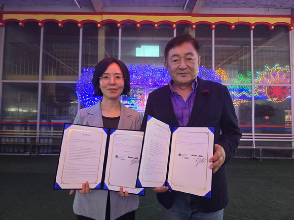 다운복지관은 6일 두리랜드와 업무협약을 체결하고 임채무를 홍보대사로 위촉했다. [사진=임채무 소속사 ]