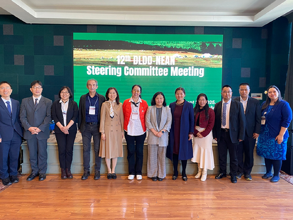 몽골 울란바토르에서 동북아사막화방지 협의체 국제포럼 및 운영위원회가 기념 촬영을 하고 있다. [사진=산림청]