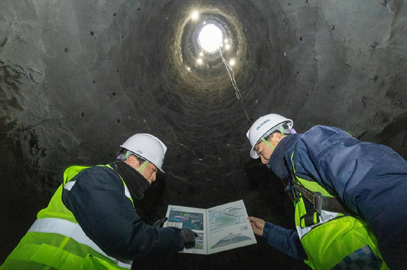 위에서 작은 지름의 유도공을 뚫어 아래에서 상향 굴착하는 방식인 'RBM 공법' 실적 확보 사진. [사진=DL이앤씨]