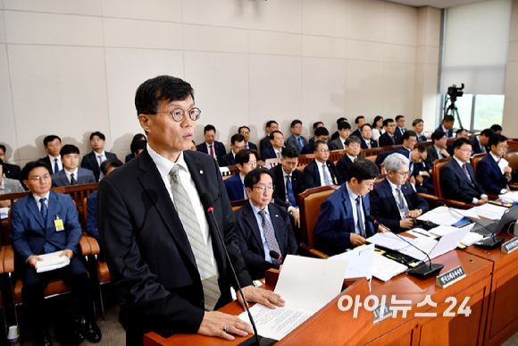 이창용 한국은행 총재가 9일 오전 서울 여의도 국회에서 열린 기획재정위원회 전체회의에서 업무보고를 하고 있다. [사진=곽영래 기자]