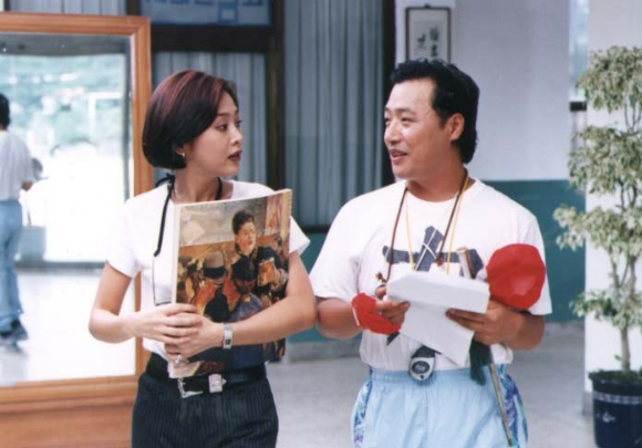 영화 '체인지'는 1997년에 제작됐다. 당시 학교를 다닌 30, 40대들은 지금은 학교 현장에서 사라진 '체벌'을 바라보며 만감이 교차할 것이다. [사진=영화 '체인지']