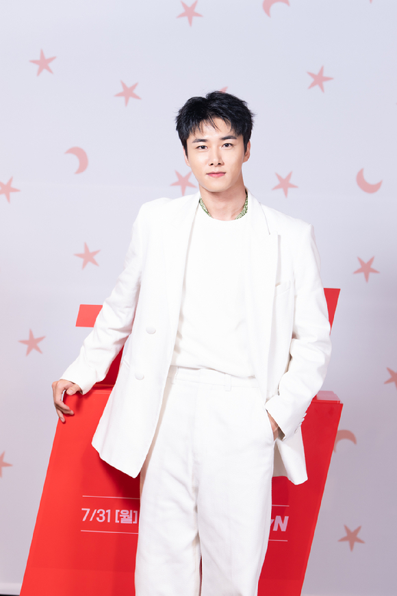배우 서지훈이 27일 온라인으로 진행된 tvN 새 월화 '소용없어 거짓말' 온라인 제작발표회에서 포토타임을 갖고 있다. [사진=tvN]