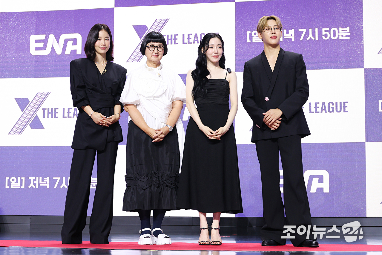 배우 기은세, 기업인 노희영, 그룹 소녀시대 티파니, 갓세븐 뱀뱀이 30일 오전 서울 마포구 상암동 큐브컨벤션센터에서 진행된 ENA 신규 예능프로그램 '엑스 더 리그(X THE LEAGUE)' 제작발표회에 참석해 포즈를 취하고 있다. [사진=문수지 기자]