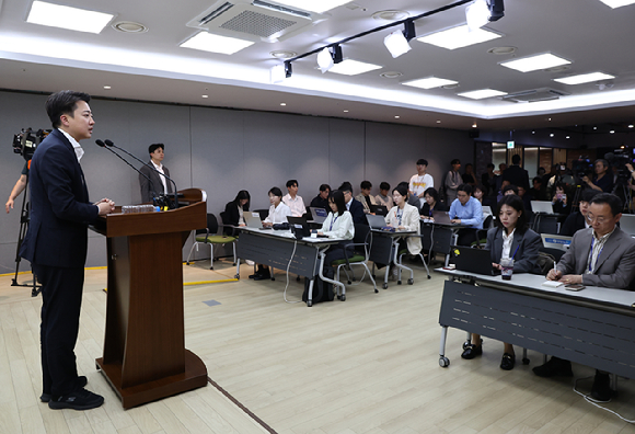 개혁신당 이준석 대선 후보가 16일 충청남도청에서 진행된 언론인과의 간담회에서 발언하고 있다. 2025.5.16 [사진=연합뉴스]