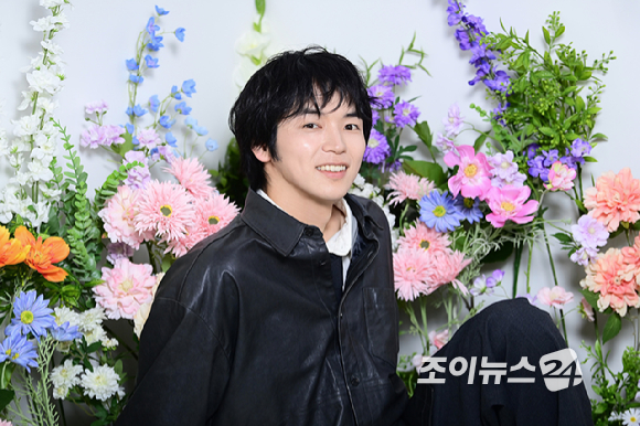 배우 강승호가 31일 서울 성동구 성수동에 위치한 케이팝 체험 아카데미 케이팝아케이드에서 진행된 조이뉴스24와의 인터뷰에 앞서 포즈를 취하고 있다. [사진=정소희 기자]