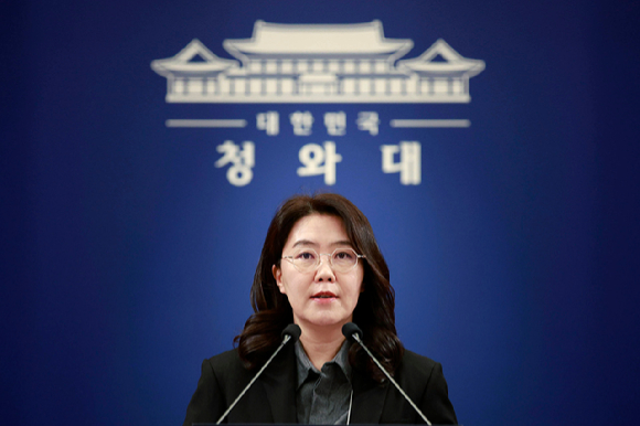 강유정 청와대 대변인이 8일 청와대 춘추관에서 이재명 대통령의 중국 국빈 방문 결과에 대한 외신 동향 등에 관해 브리핑하고 있다. 2026.1.8 [청와대통신사진기자단] [사진=연합뉴스]