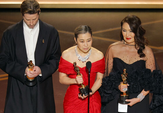 아카데미 시상식 레드카펫을 밟은 안효섭. 이번 영화에서 사자보이즈 진우 역을 맡았다. [사진=EPA/연합뉴스]