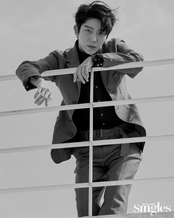 배우 김지은, 이준기 화보가 공개됐다. [사진=싱글즈]