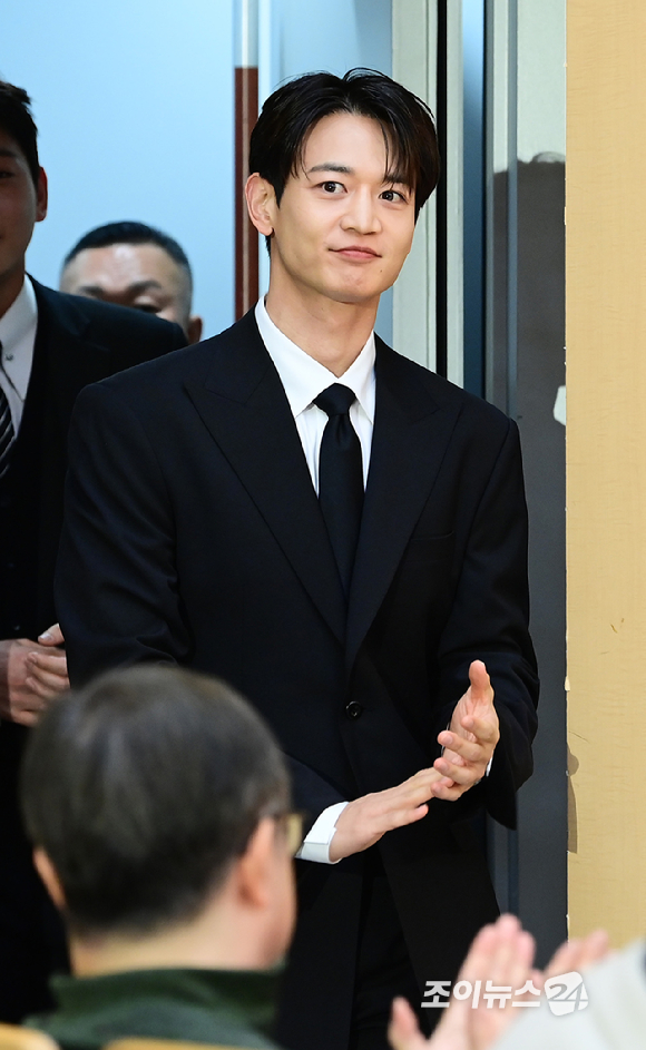 샤이니 민호가 26일 오전 서울 양천구 목동 SBS사옥에서 열린 SBS 새 예능프로그램 '열혈농구단' 제작발표회에 참석하고 있다. [사진=정소희 기자]