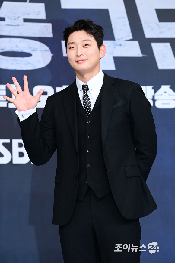 2AM 정진운이 26일 오전 서울 양천구 목동 SBS사옥에서 열린 SBS 새 예능프로그램 '열혈농구단' 제작발표회에 참석하고 있다. [사진=정소희 기자]