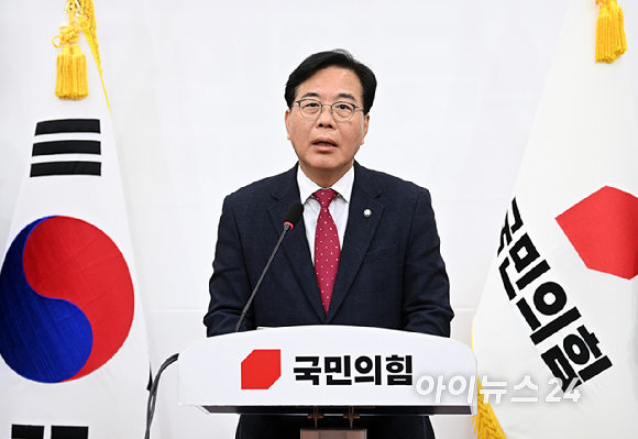 송언석 국민의힘 원내대표가 3일 서울 여의도 국회에서 기자회견을 하고 있다. [사진=곽영래 기자]