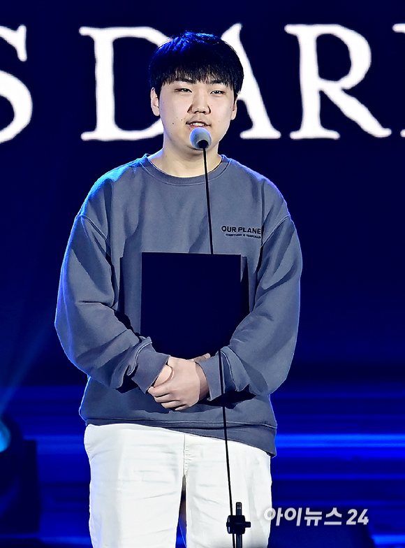 [포토]굿게임상 수상한 박재형 올드아이스 대표