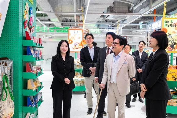 26일 오픈한 올리브영 센트럴 명동 타운점 입구.[사진=아이뉴스24 DB]