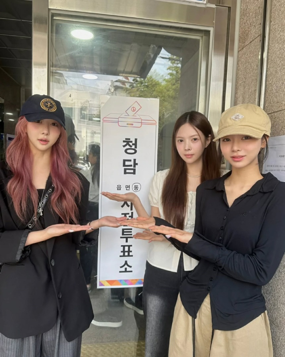 신인 걸그룹 UDTT(우당탕탕 소녀단)이 21대 대통령선거 사전투표 인증샷을 공개했다. [사진=UDTT 공식 SNS]